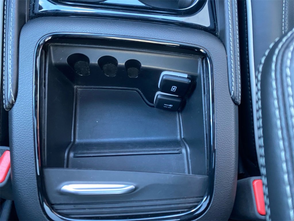 Used 2025 Chrysler Pacifica Limited image 29