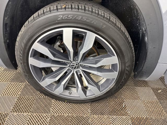 Used 2022 Volkswagen Atlas Cross Sport SEL Premium R-Line image 29