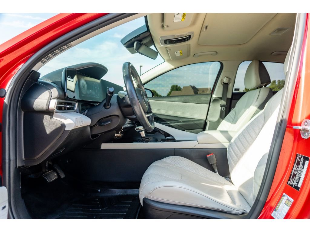 Used 2021 Hyundai Elantra Limited FWD image 11