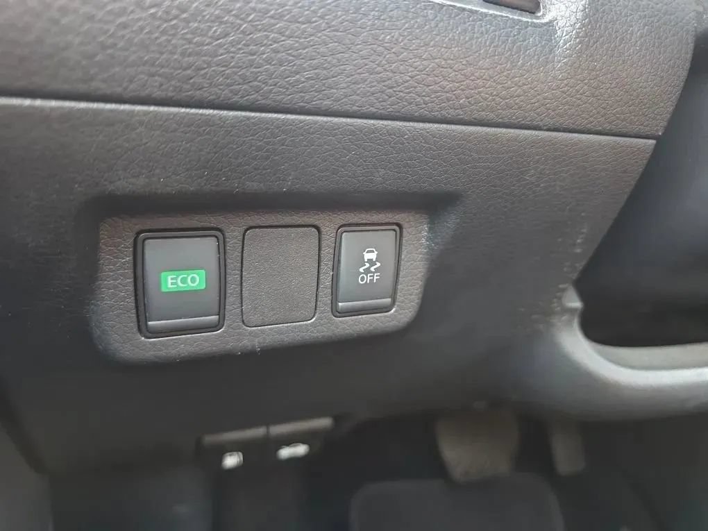 Used 2019 Nissan Sentra SV w/ Special Edition Package FWD image 25