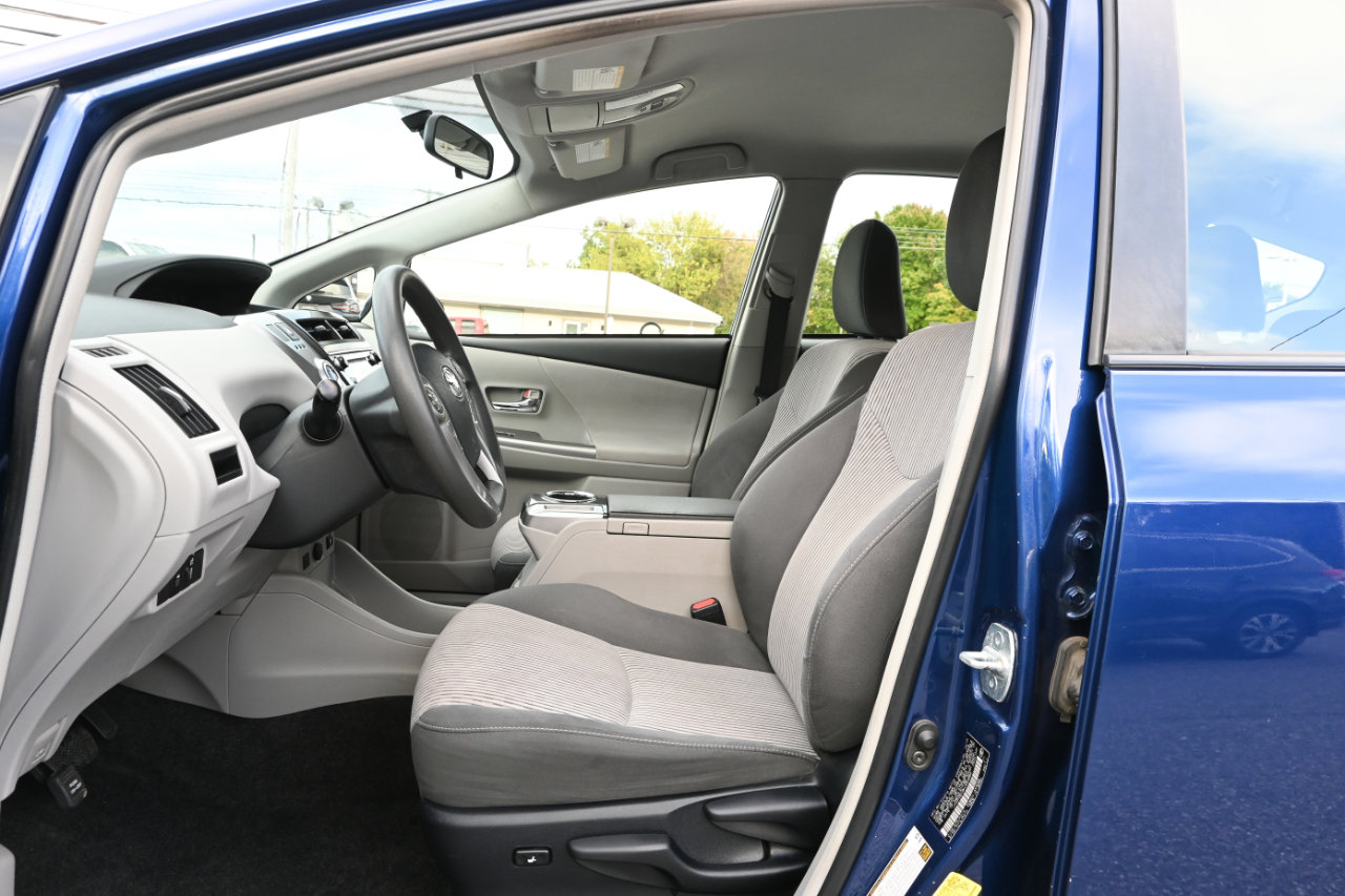 Used 2017 Toyota Prius V Three image 14