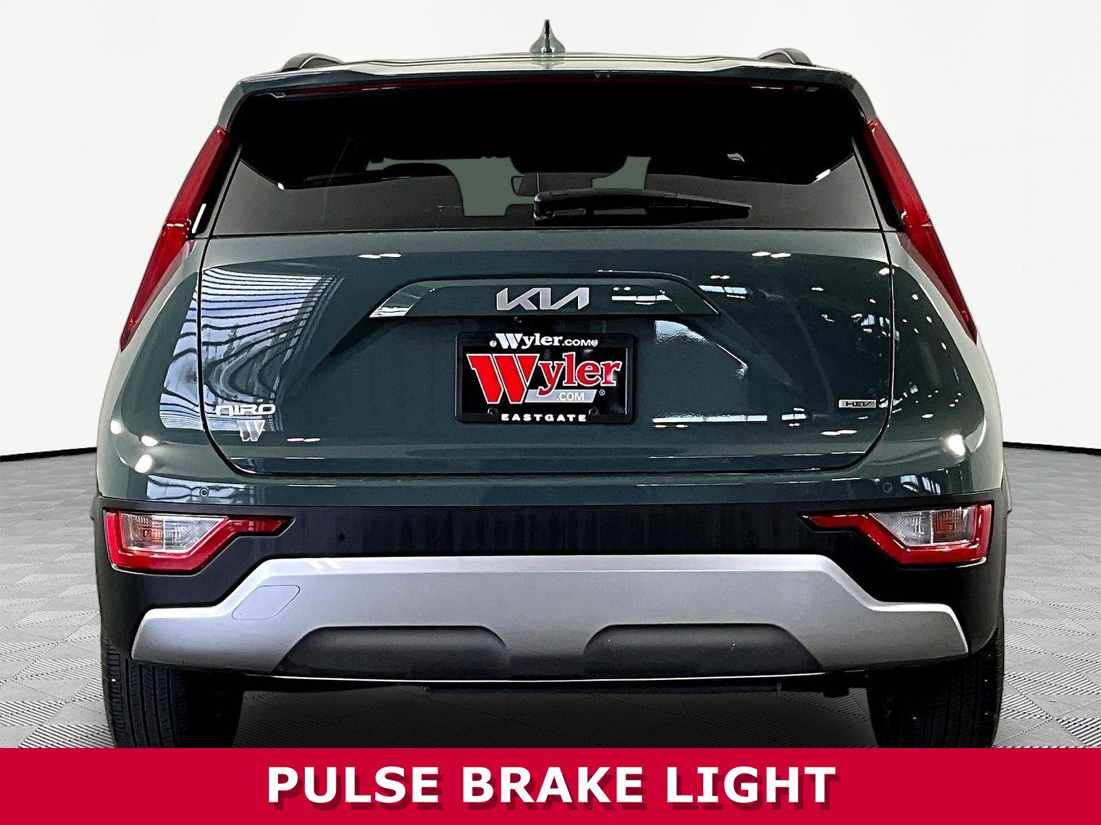 Used 2023 Kia Niro EX FWD image 5