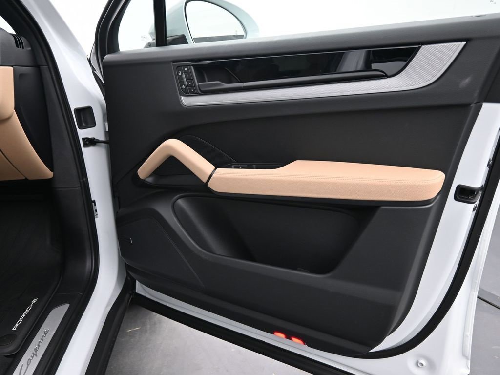 New 2025 Porsche Cayenne Coupe image 11