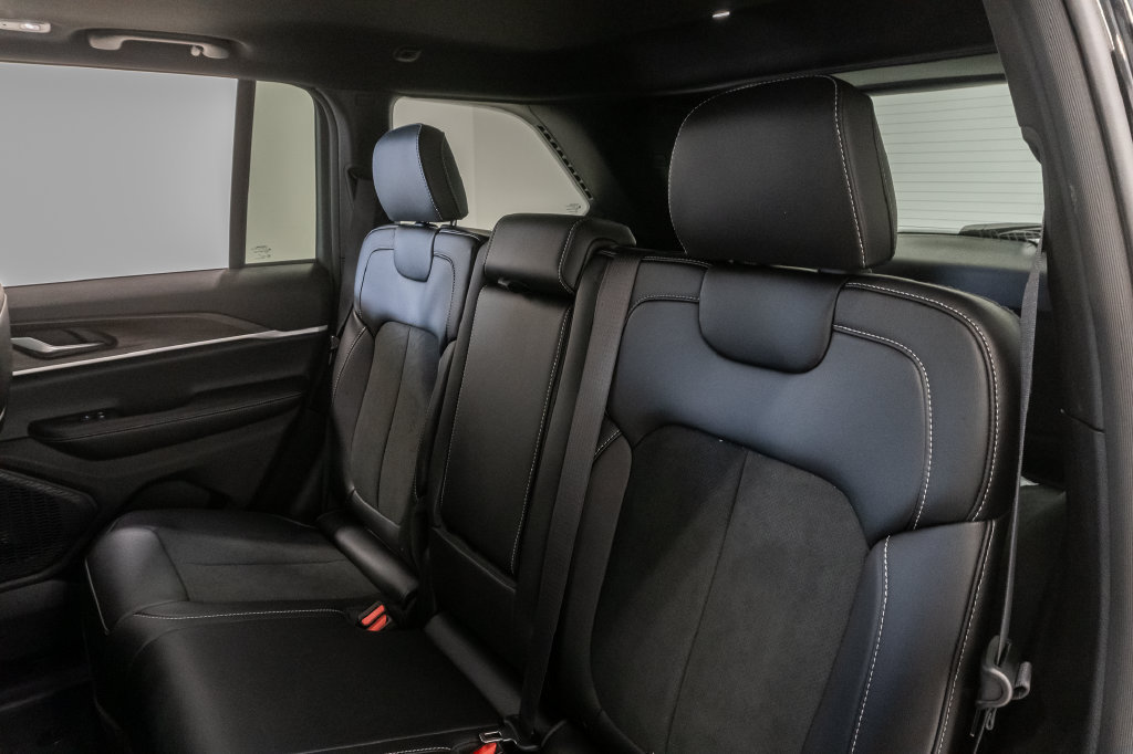 New 2026 Jeep Grand Cherokee Altitude AWD/4WD image 24