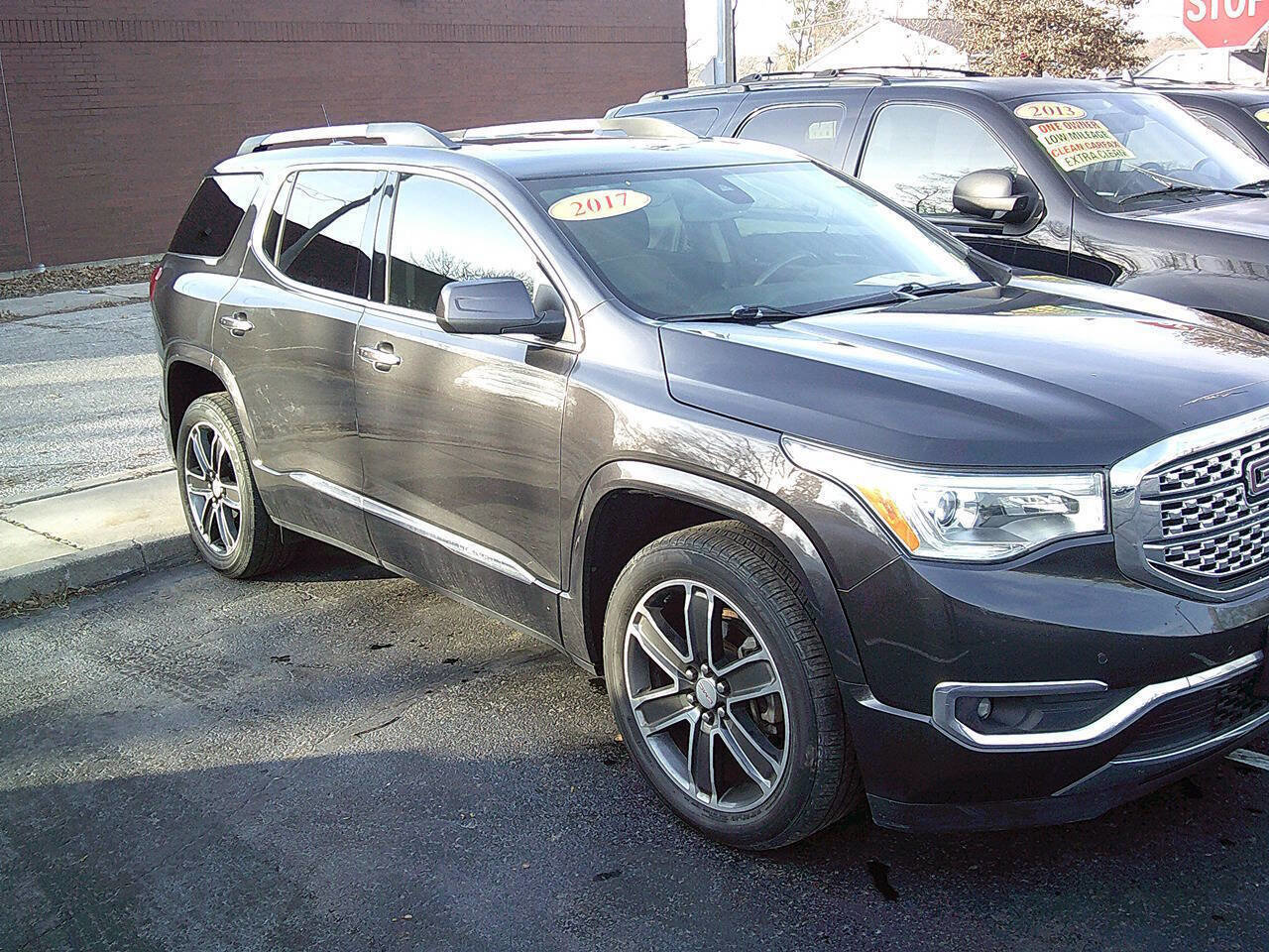 Used 2017 GMC Acadia Denali w/ Technology Package image 2
