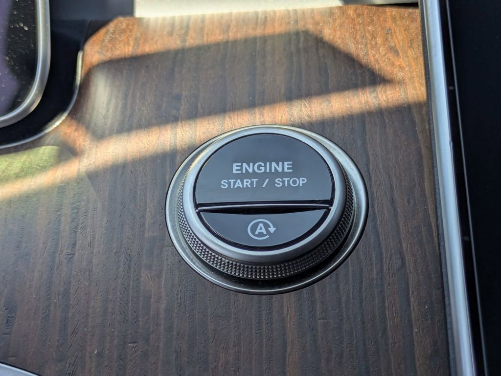 Used 2025 Mercedes-Benz C 300 Sedan image 23