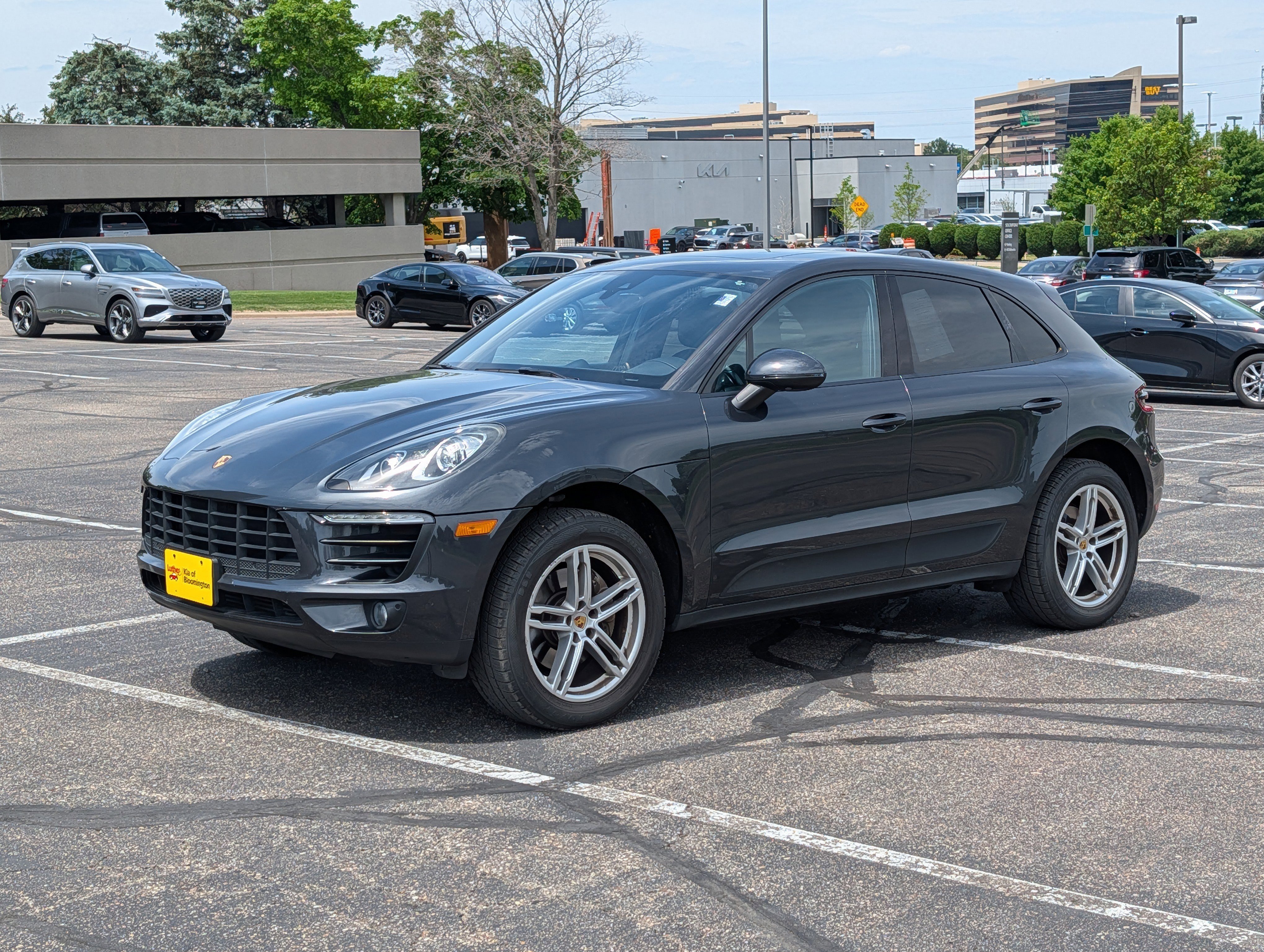 Used 2018 Porsche Macan AWD/4WD image 2