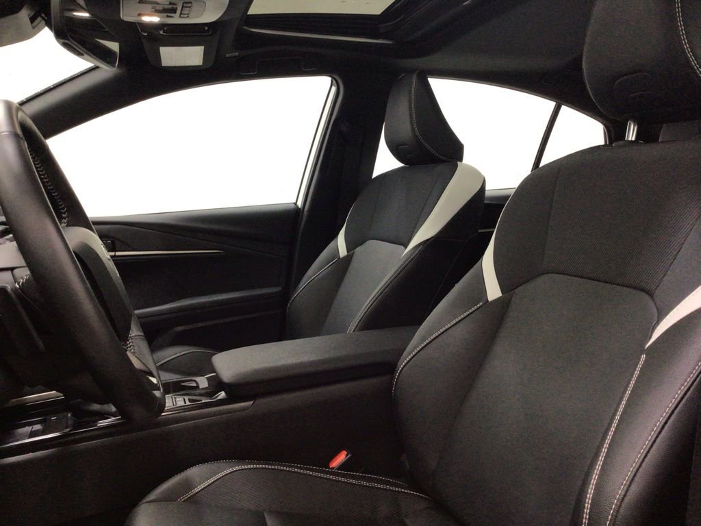 Used 2025 Toyota Camry SE image 8