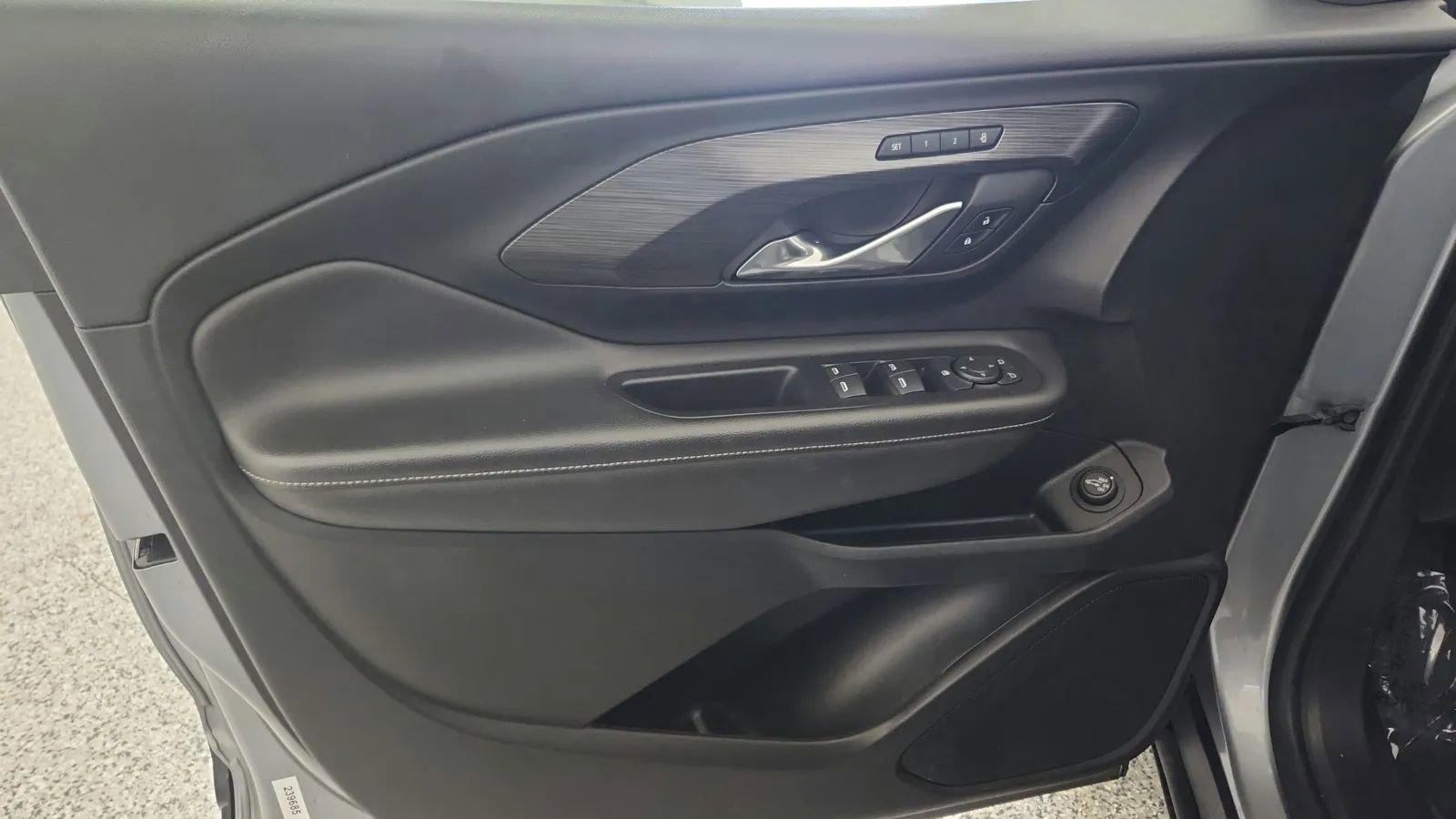 Used 2023 GMC Terrain SLT image 27