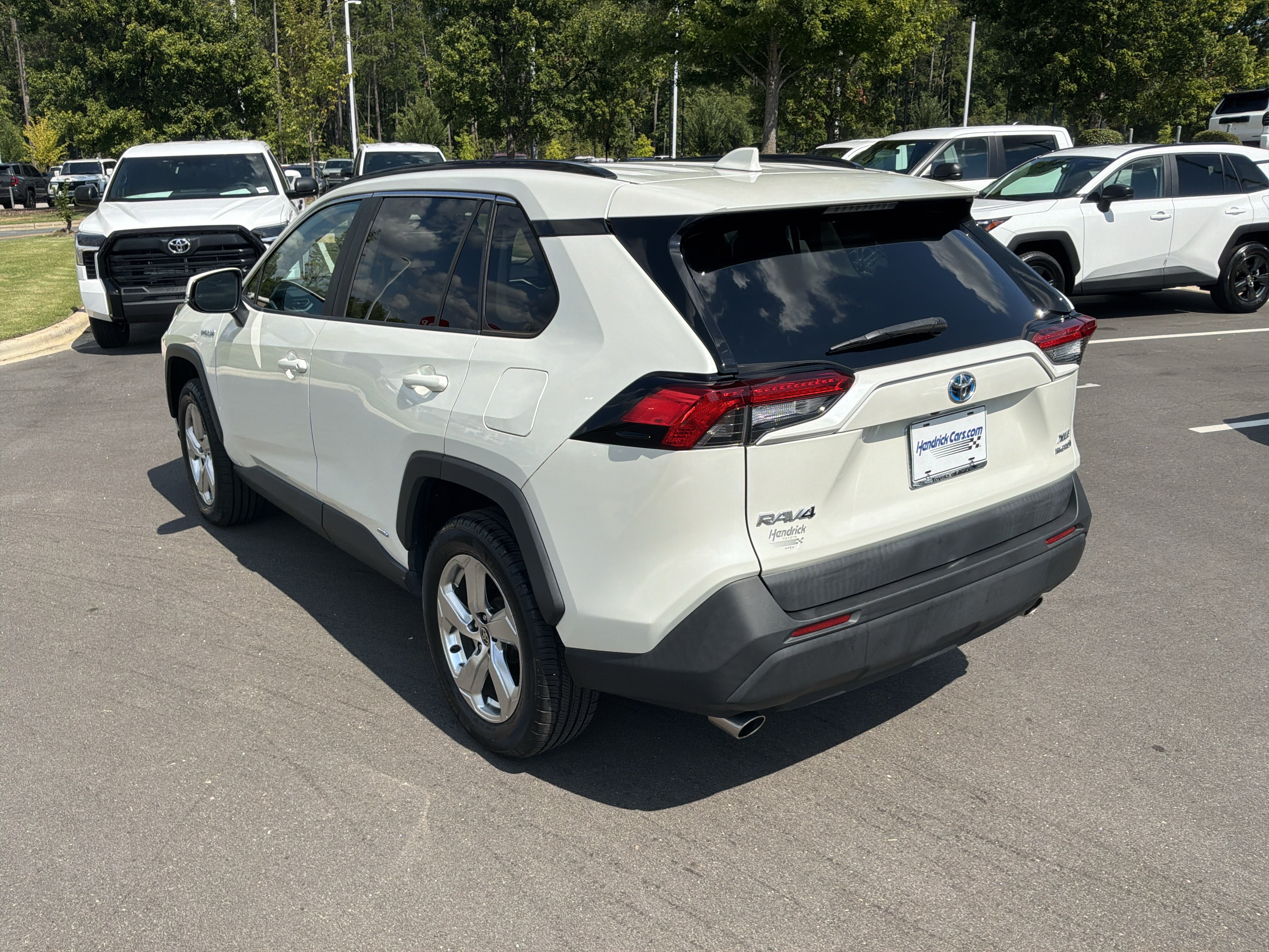 Used 2021 Toyota RAV4 XLE Premium AWD/4WD image 8