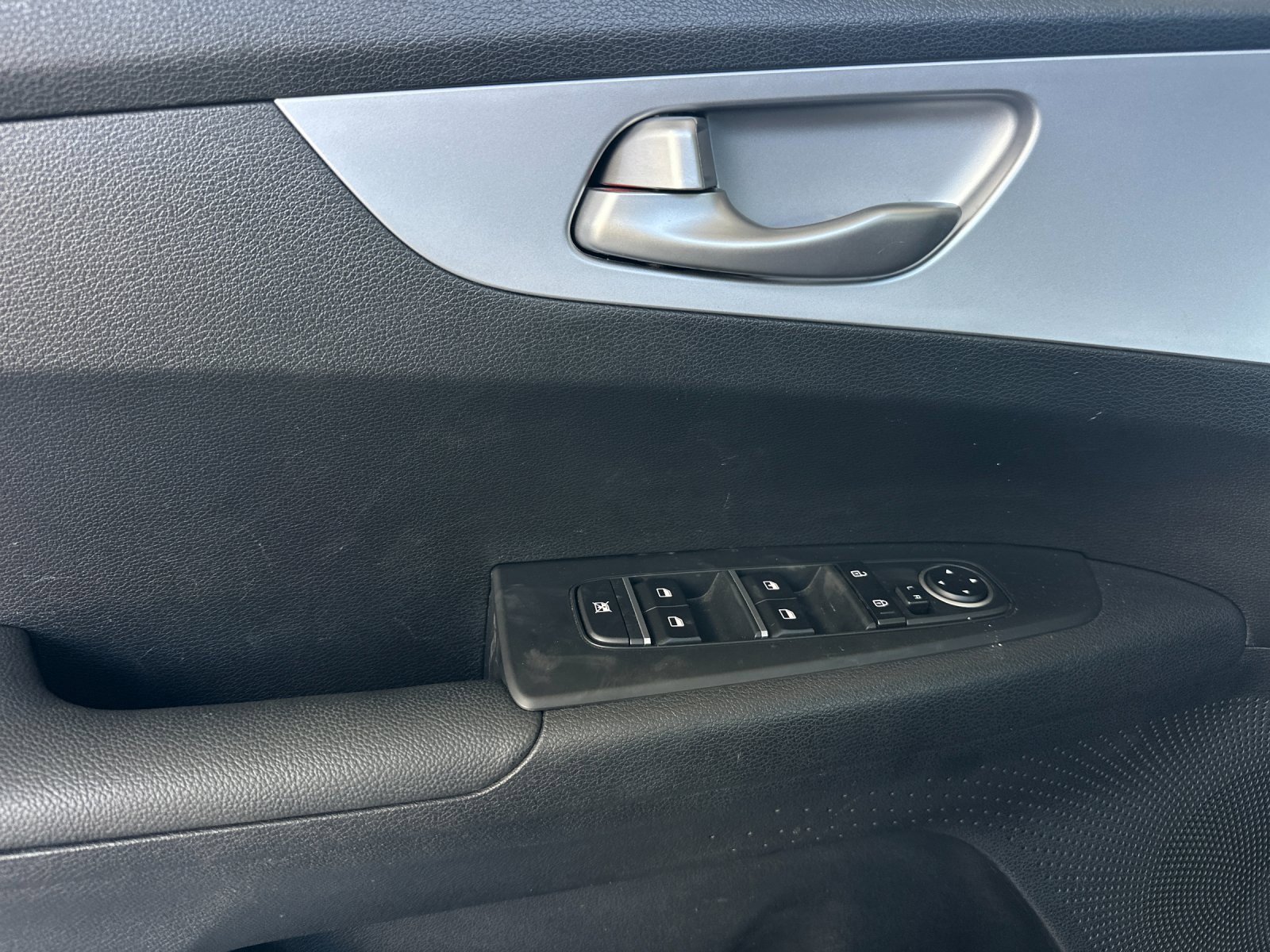 Used 2024 Kia Forte LXS image 10