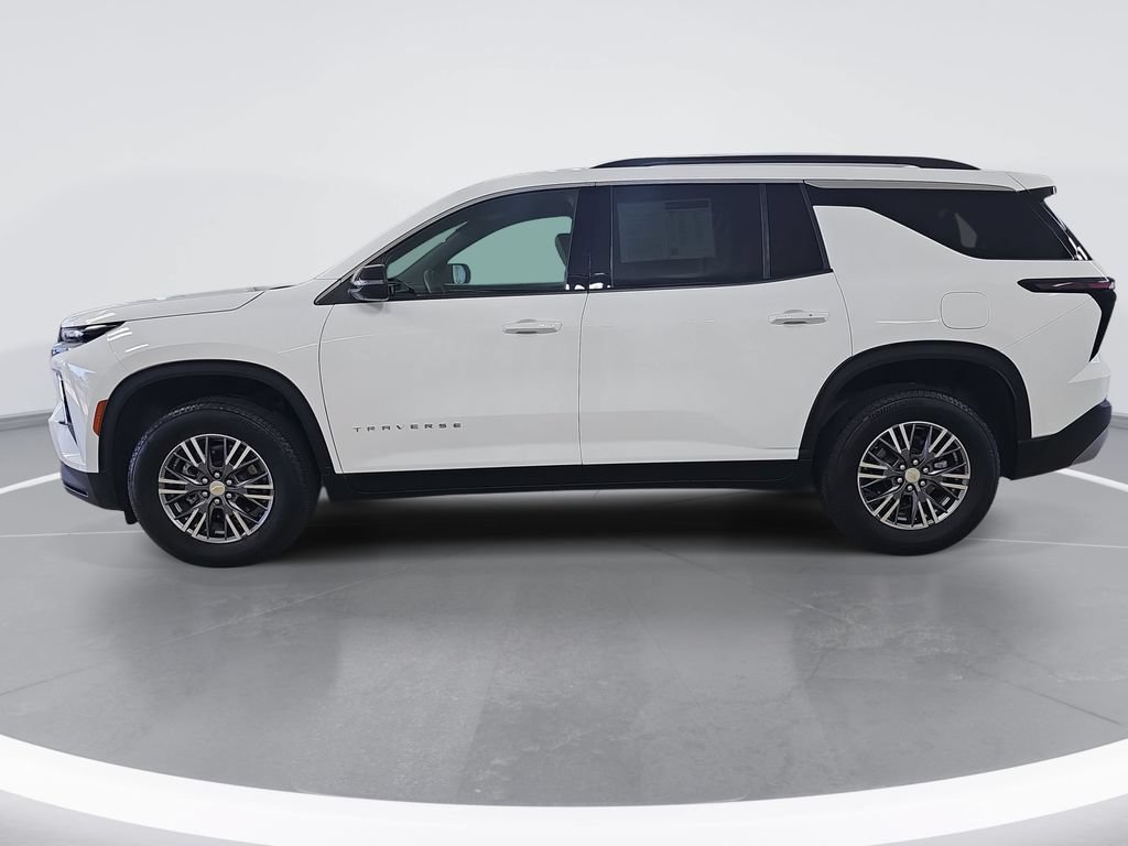 Used 2025 Chevrolet Traverse LT FWD image 7