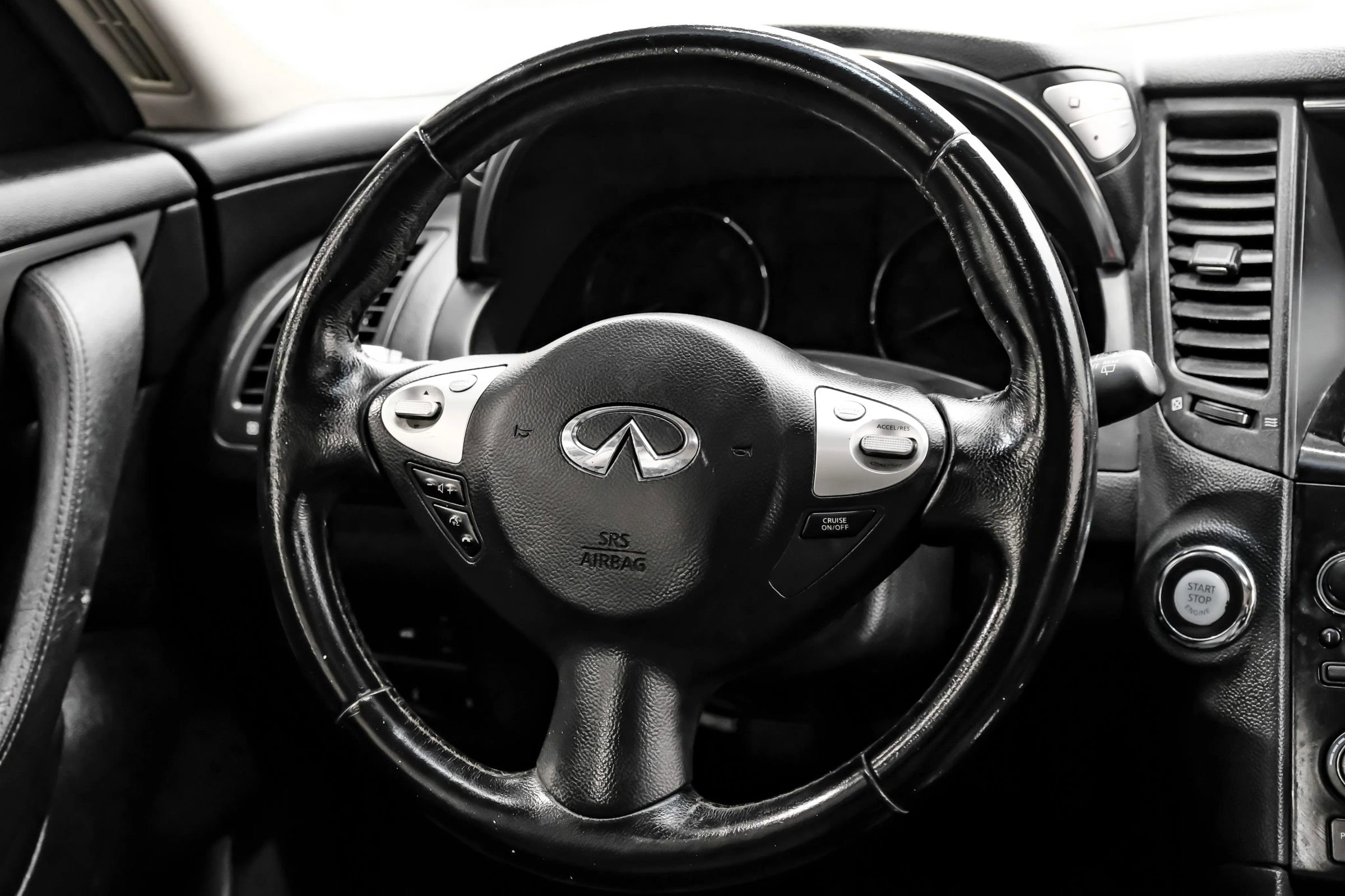 Used 2016 INFINITI QX70 3.7 image 24