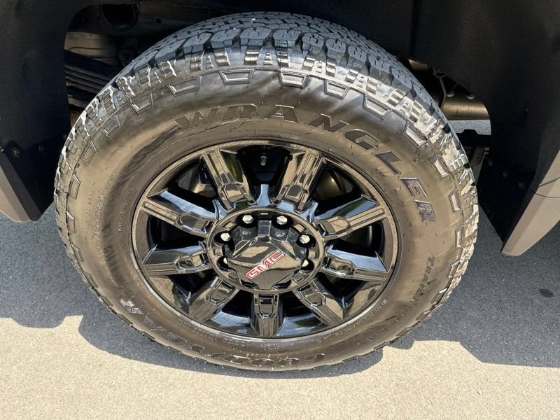 Used 2024 GMC Sierra 2500 AT4 w/ AT4 Premium Plus Package AWD/4WD image 11