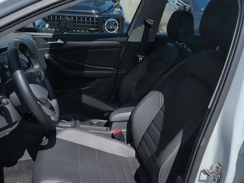 Used 2023 Volkswagen Jetta SE w/ Panoramic Sunroof Package FWD image 11