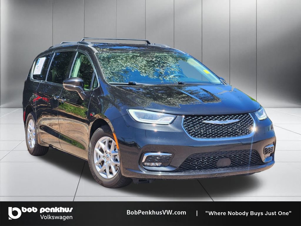 Used 2022 Chrysler Pacifica Touring-L FWD image 1