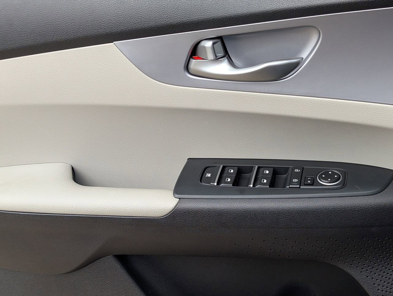 Used 2022 Kia Forte LXS FWD image 24