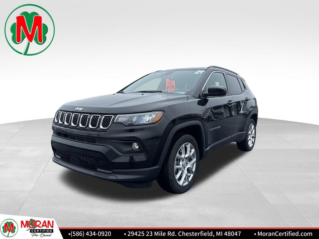 Used 2023 Jeep Compass Latitude image 1