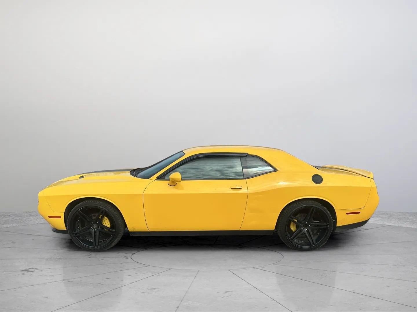 Used 2018 Dodge Challenger SXT image 16