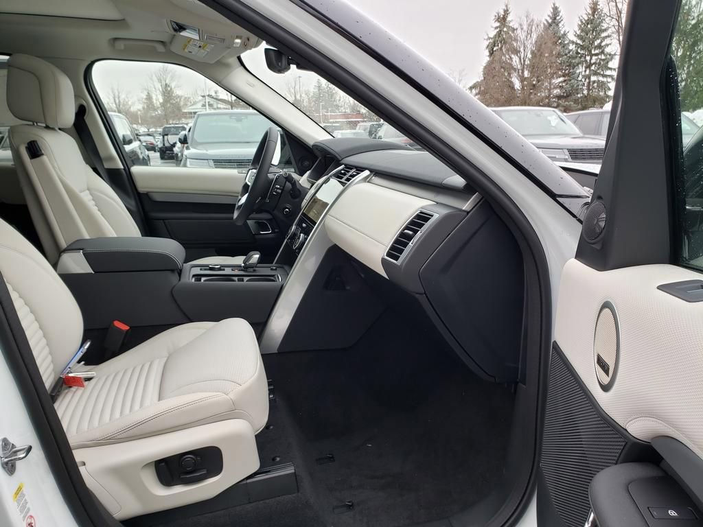 New 2026 Land Rover Discovery Limited Edition image 17