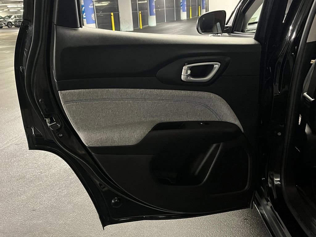 Used 2022 Jeep Compass Latitude AWD/4WD image 19