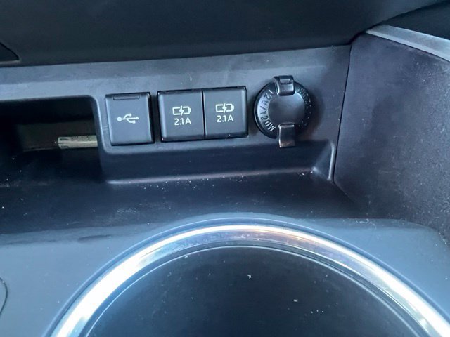 Used 2021 Toyota Highlander XLE AWD/4WD image 18
