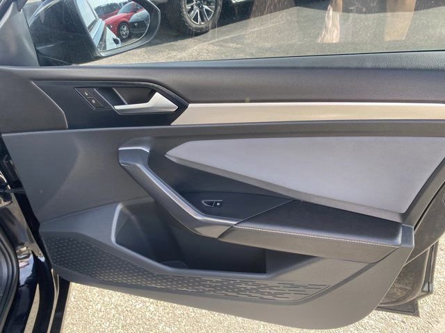 Used 2025 Volkswagen Jetta SE image 12