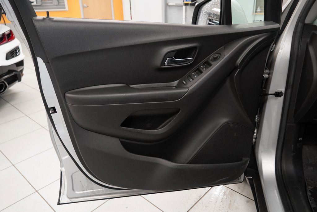 Used 2021 Chevrolet Trax LS image 16