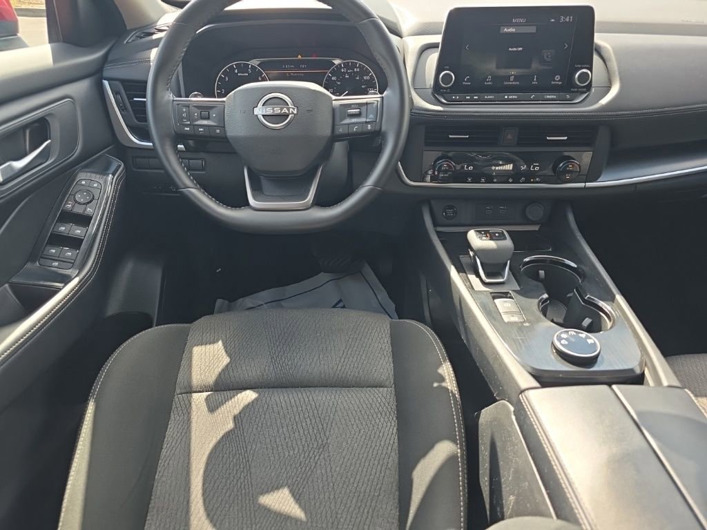 Used 2025 Nissan Rogue SV image 17