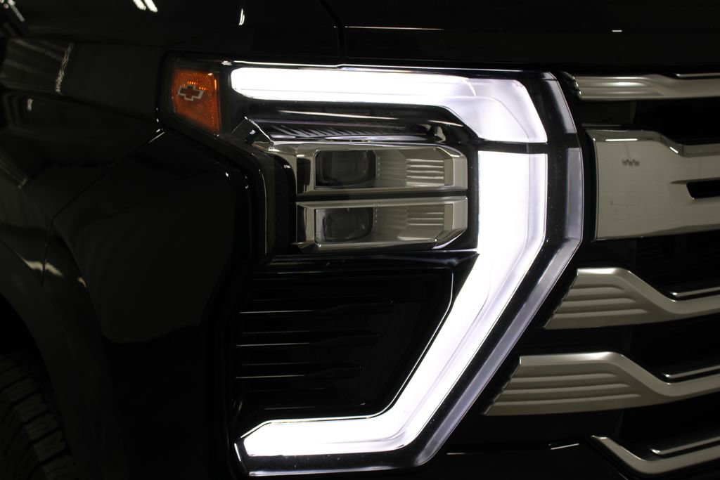 Used 2024 Chevrolet Silverado 2500 High Country image 12