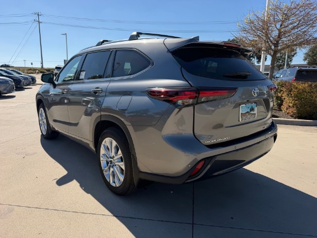New 2026 Toyota Highlander Limited AWD/4WD image 9