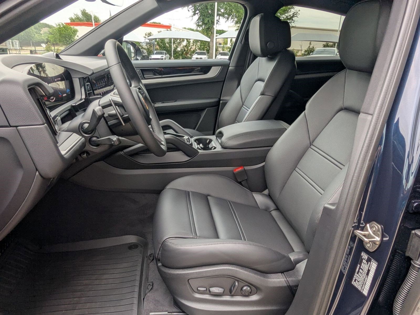 New 2026 Porsche Cayenne Coupe AWD/4WD image 5