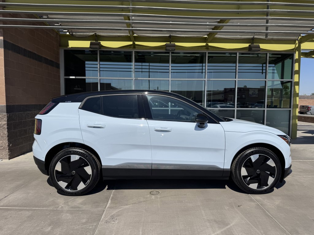 Used 2025 Volvo EX30 Ultra image 9