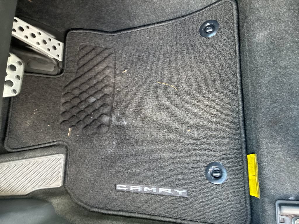 New 2026 Toyota Camry Hybrid FWD image 32