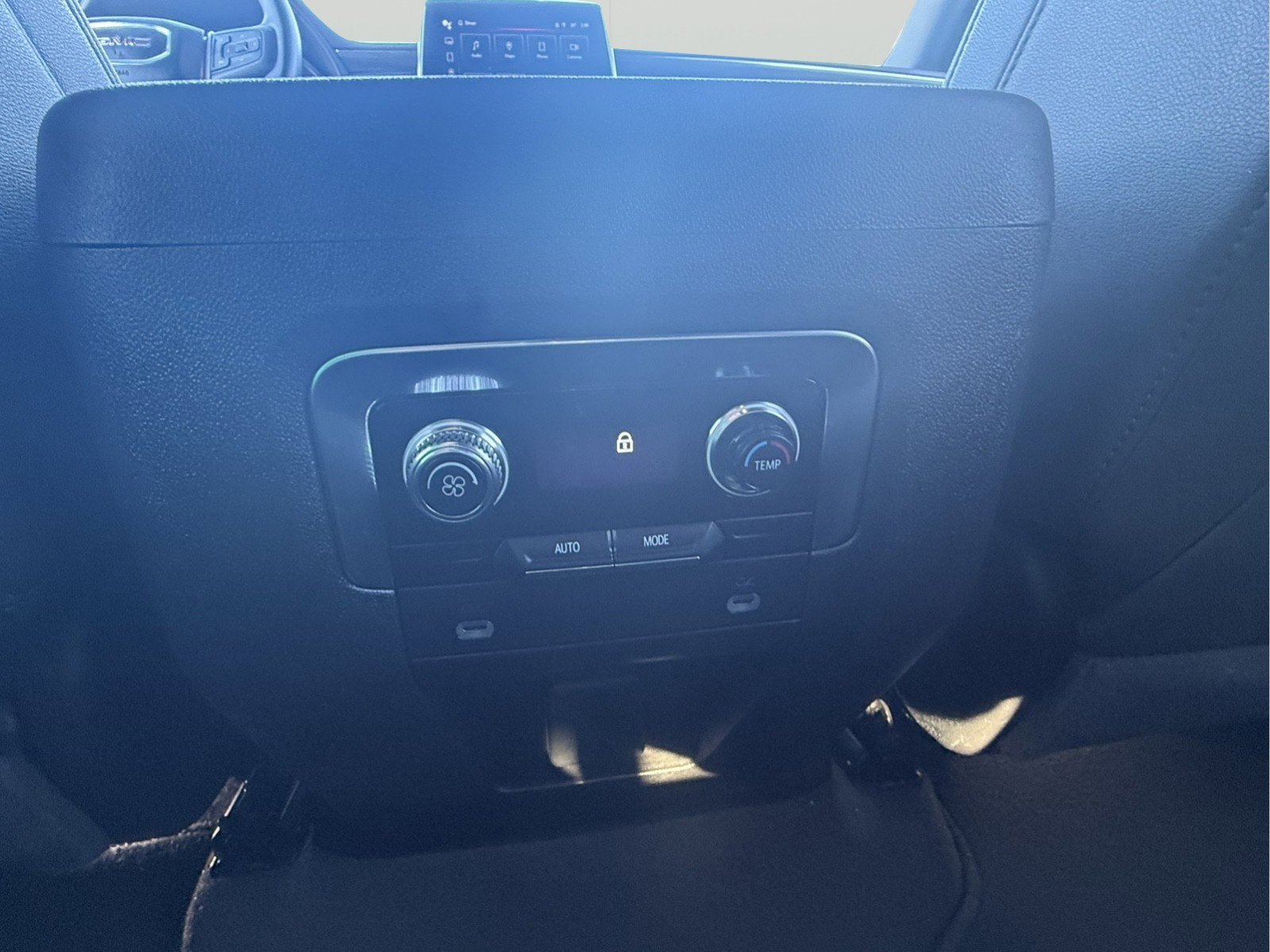 Used 2024 GMC Yukon SLT image 27