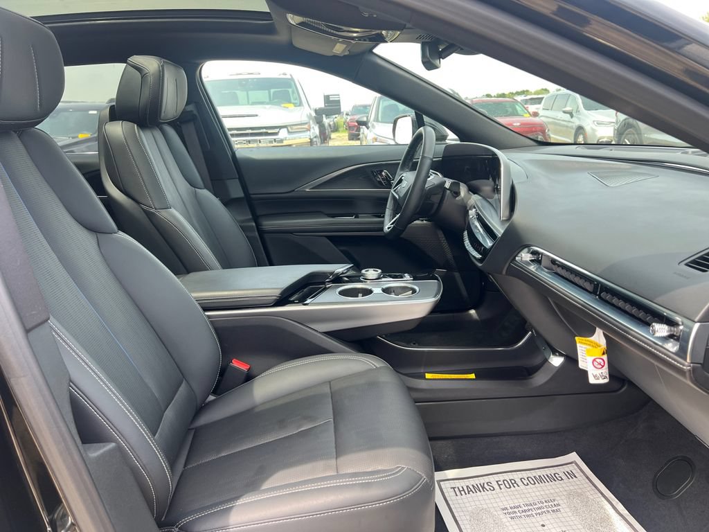 Used 2024 Cadillac Lyriq Luxury AWD/4WD image 36
