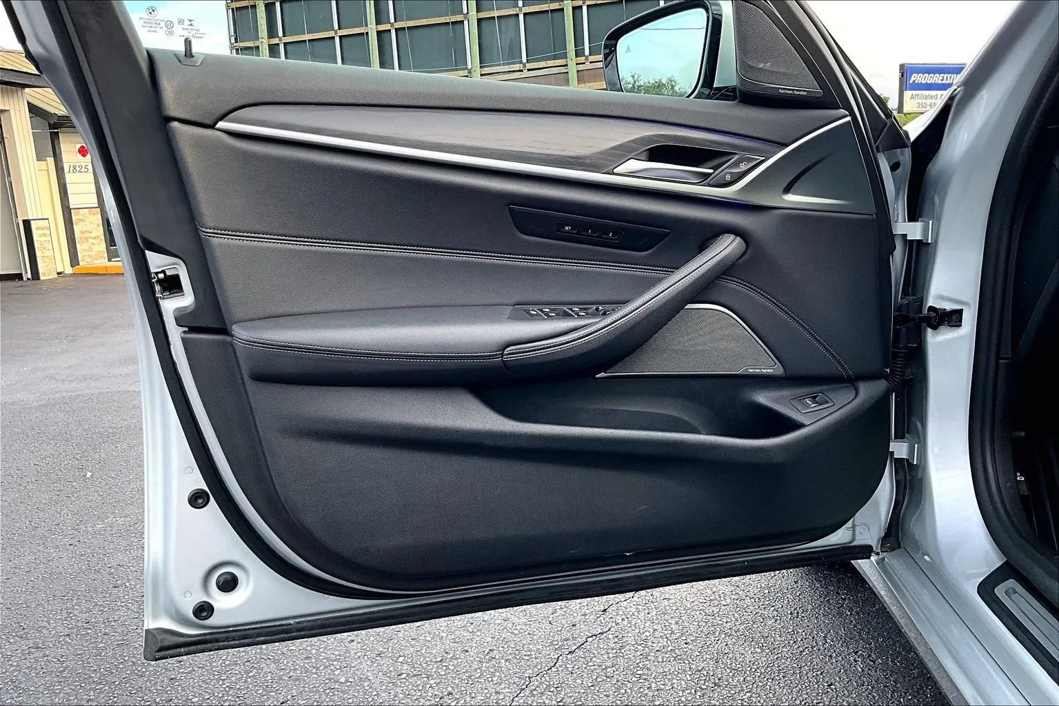 Used 2021 BMW 530i RWD image 18