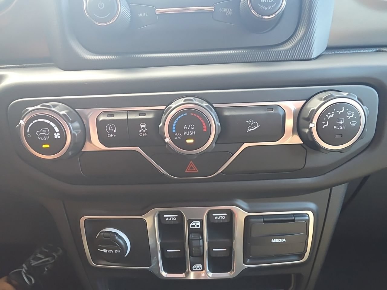 Used 2018 Jeep Wrangler Unlimited Sport S AWD/4WD image 21