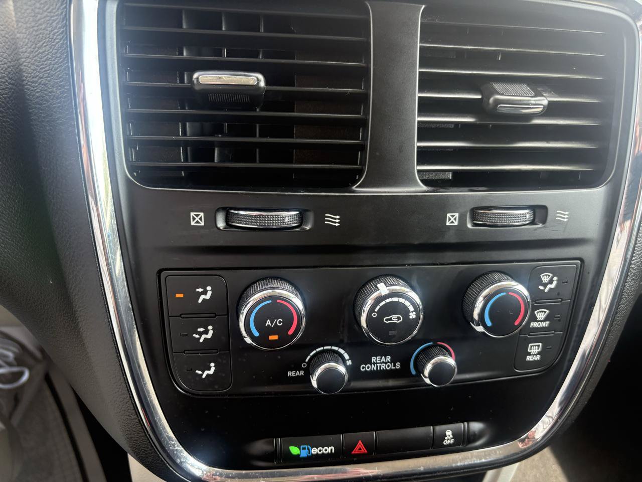 Used 2020 Dodge Grand Caravan SE FWD image 19