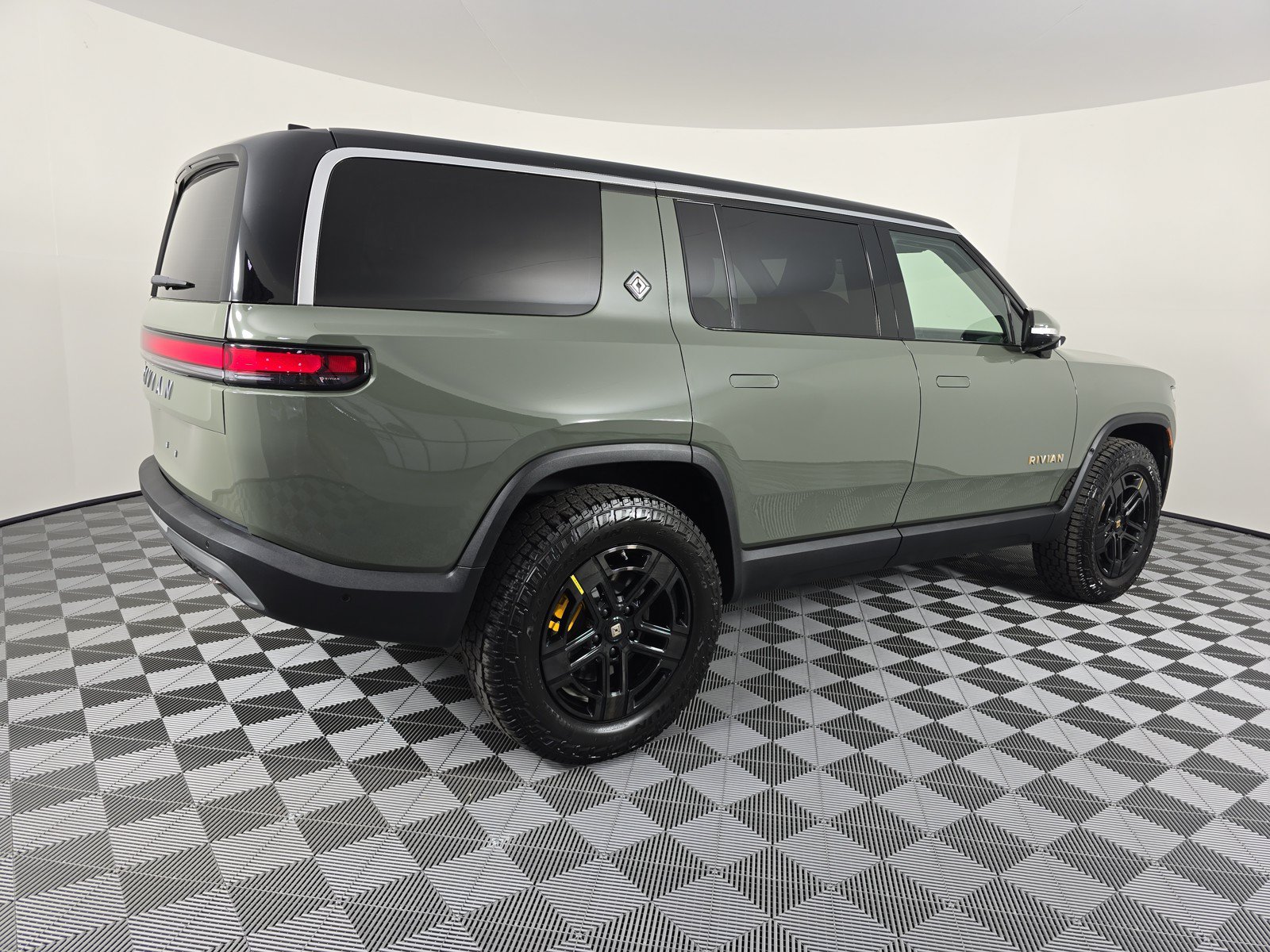 Used 2023 Rivian R1S Launch Edition AWD/4WD image 5