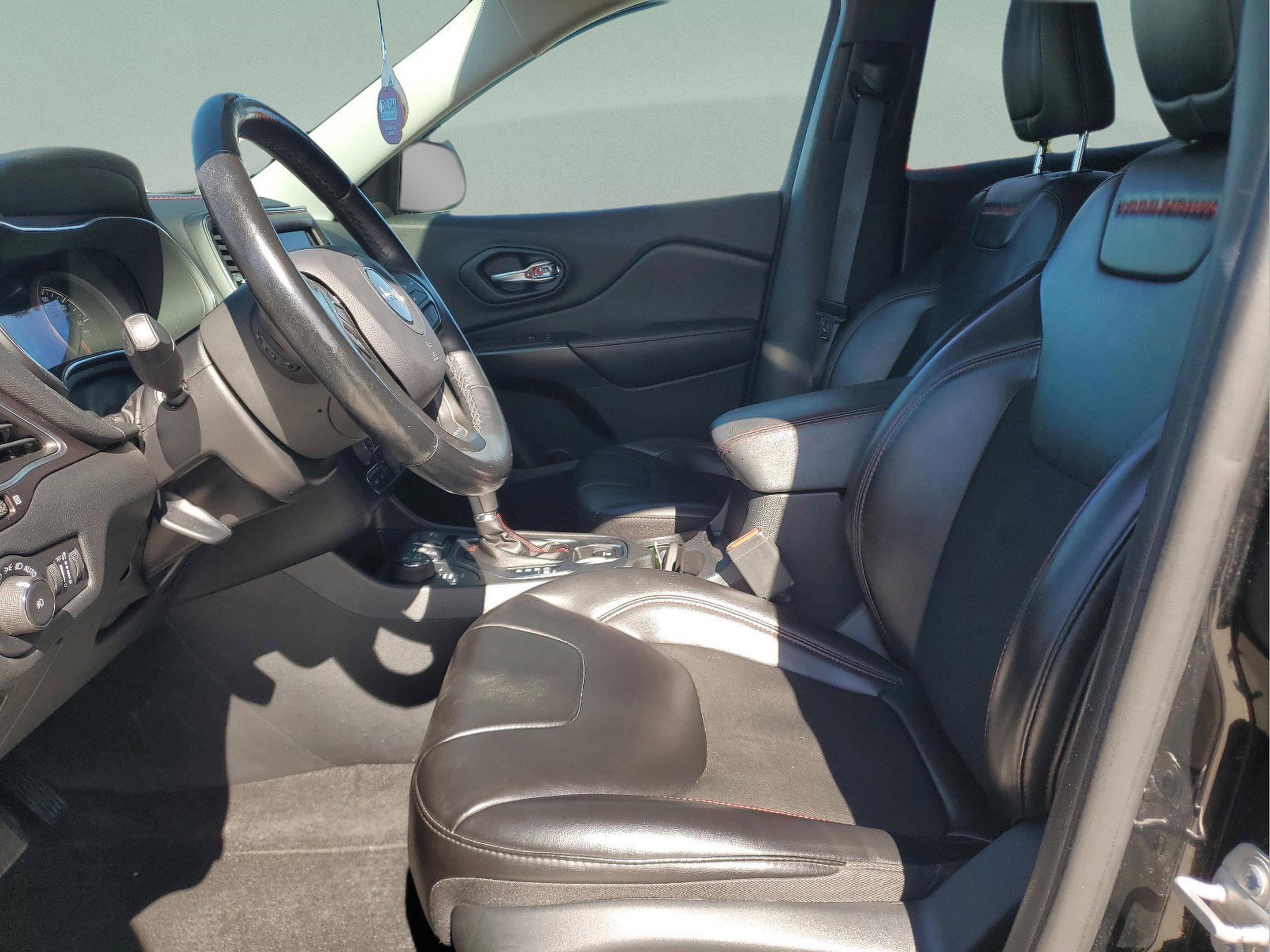 Used 2020 Jeep Cherokee Trailhawk w/ Cold Weather Group image 21