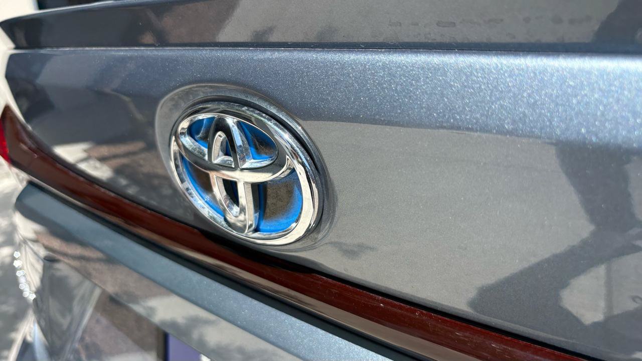 Used 2024 Toyota Corolla SE w/ SE Package FWD image 8