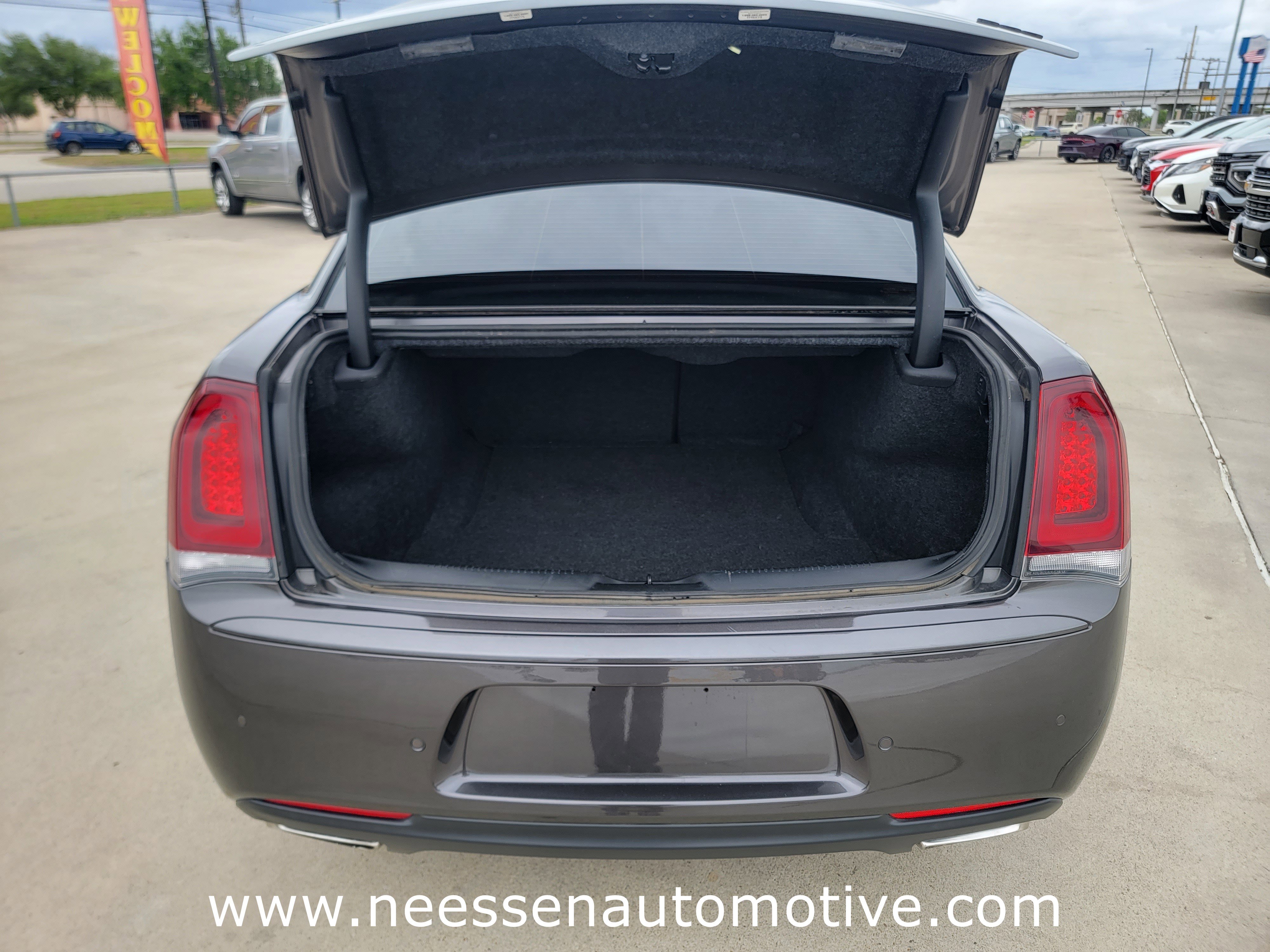 Used 2022 Chrysler 300 Touring L image 30