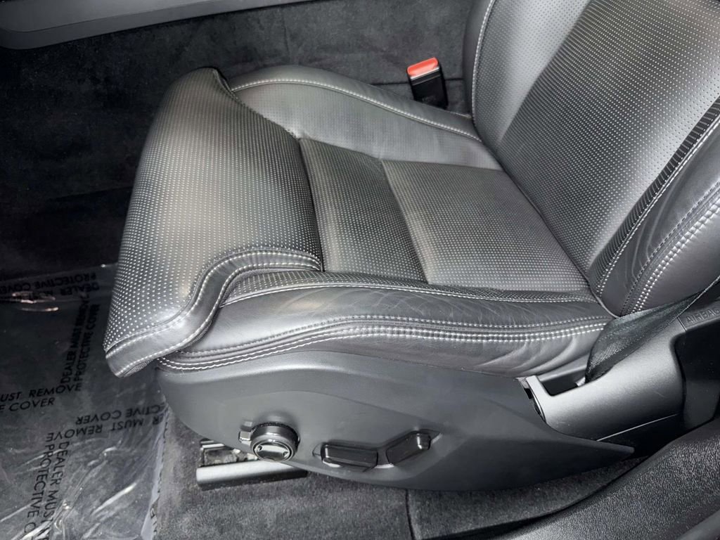 Used 2024 Volvo XC60 T8 Ultimate w/ Climate Package image 3