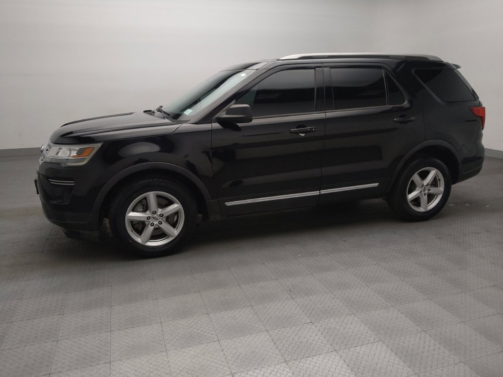 Used 2019 Ford Explorer XLT FWD image 2