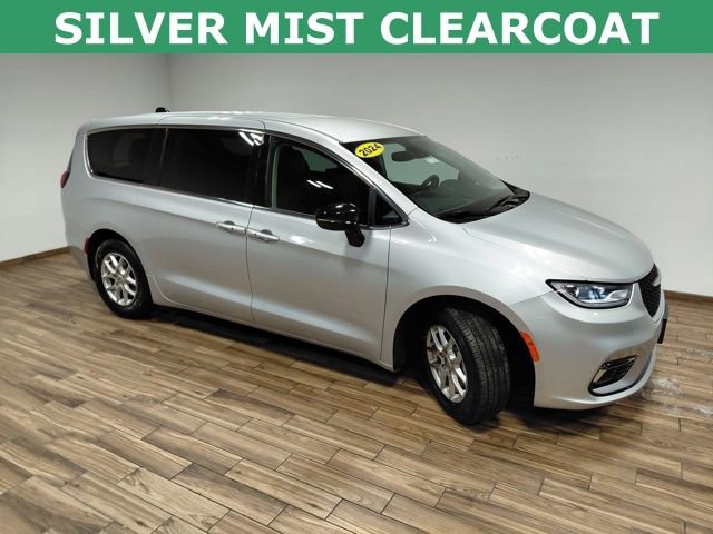 Used 2024 Chrysler Pacifica Touring-L image 14