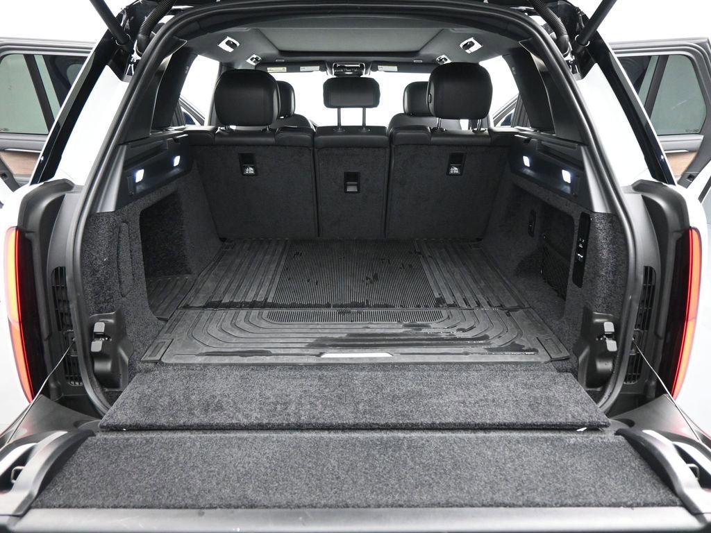 Used 2025 Land Rover Range Rover SE image 19