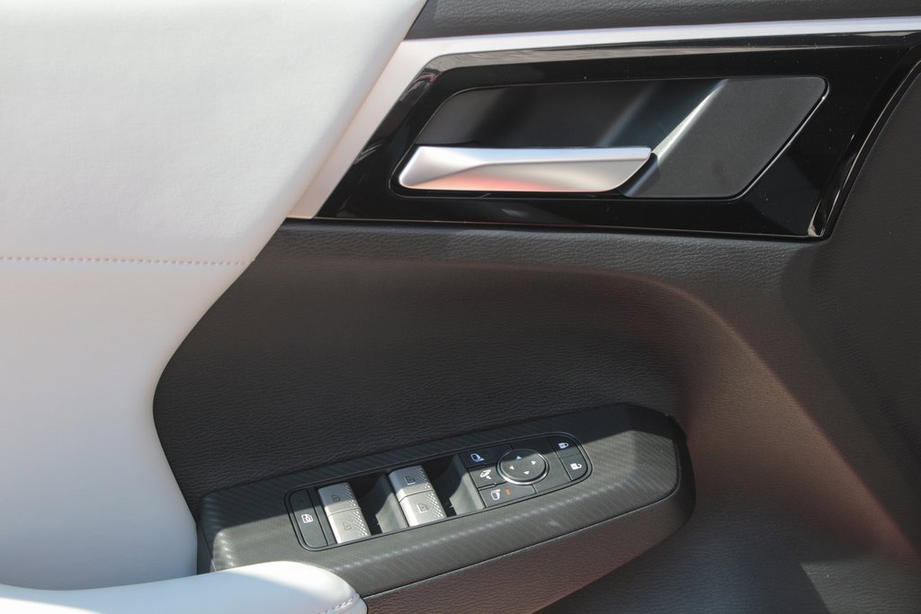 New 2025 Mitsubishi Outlander SE image 13