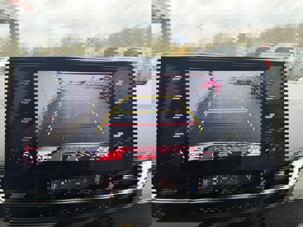 Used 2023 Toyota Sienna Limited image 22