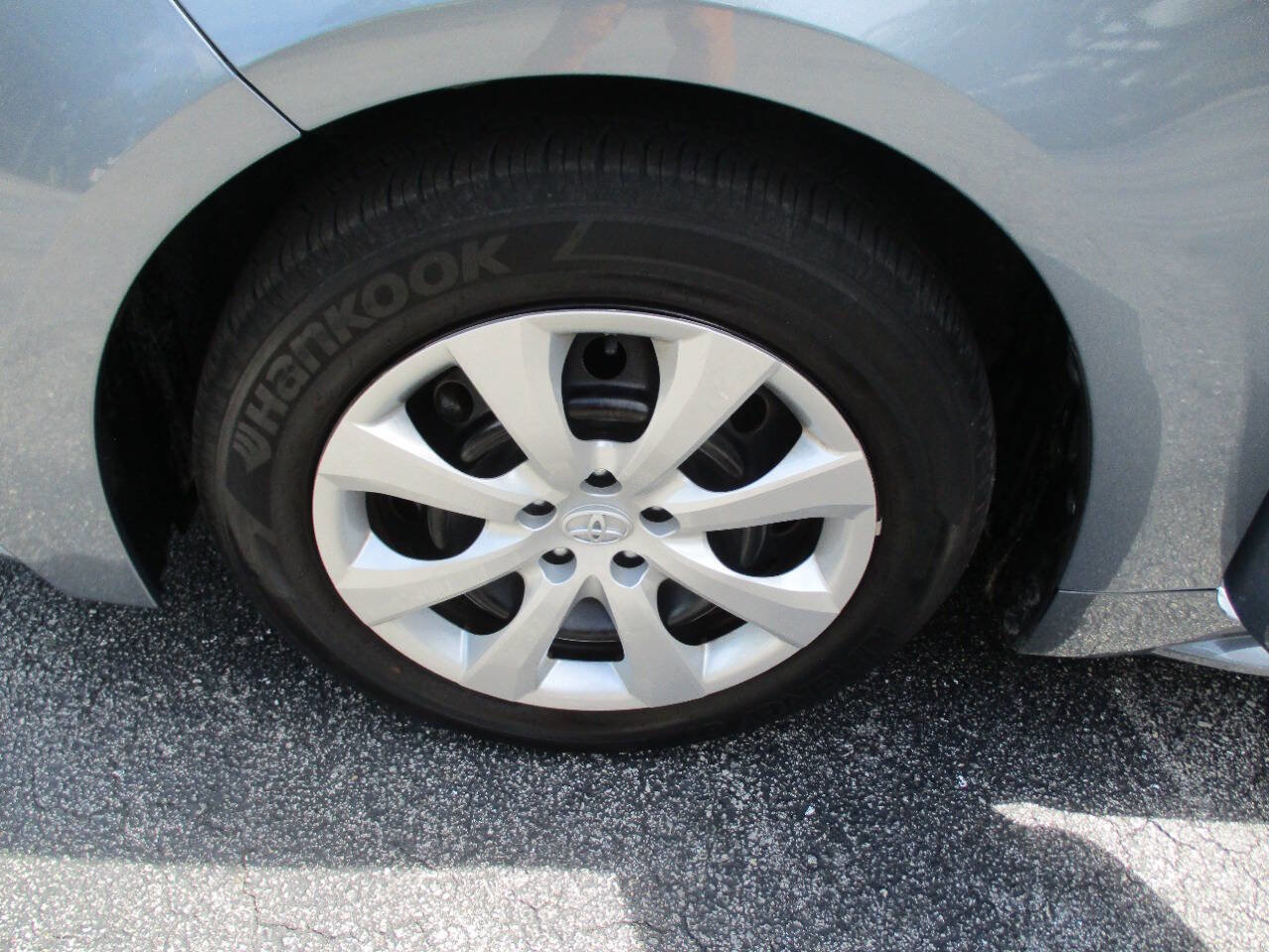 Used 2022 Toyota Corolla LE FWD image 27